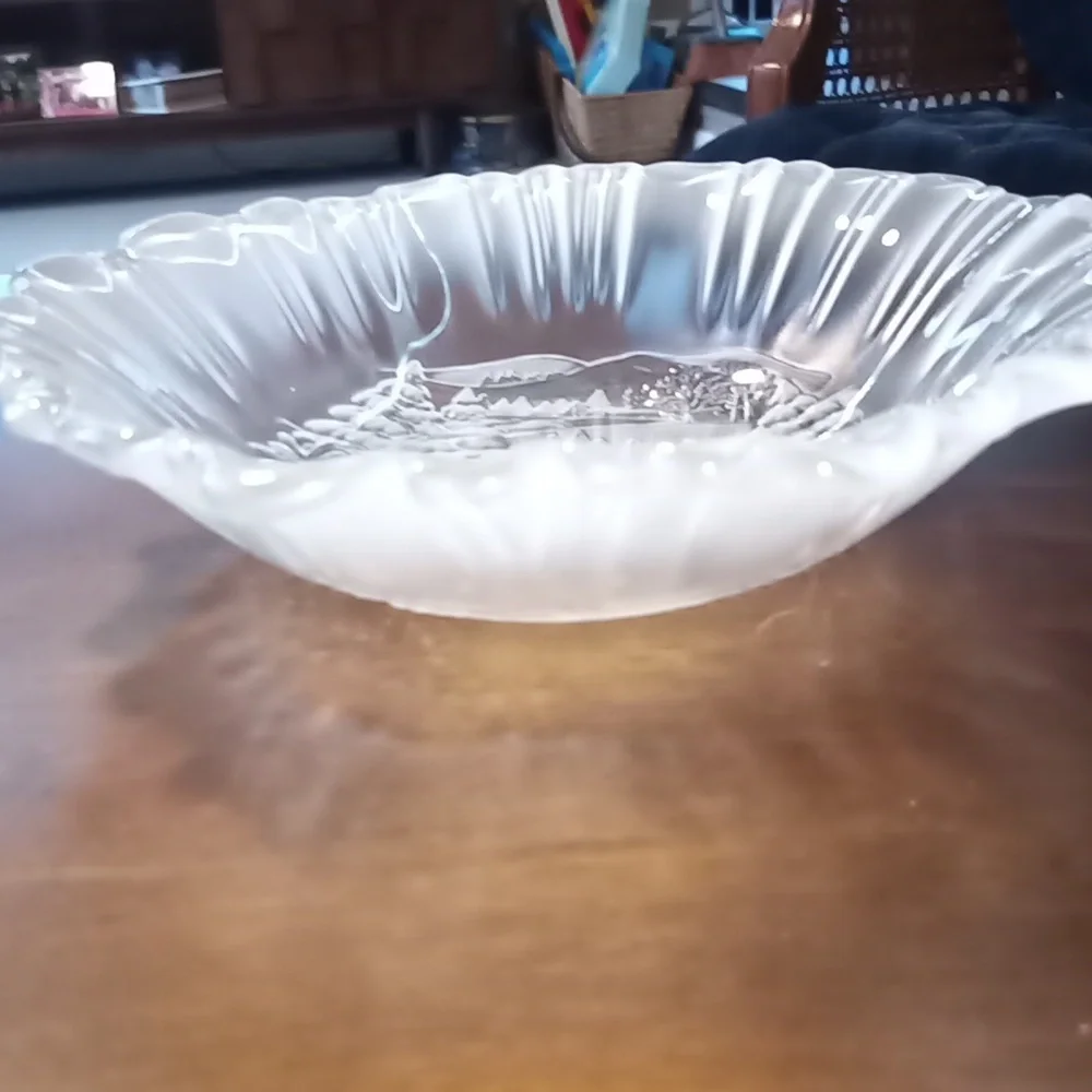 Vintage New MIKASA Christmas Serving Bowl Frosted Crystal Christmas Scen…